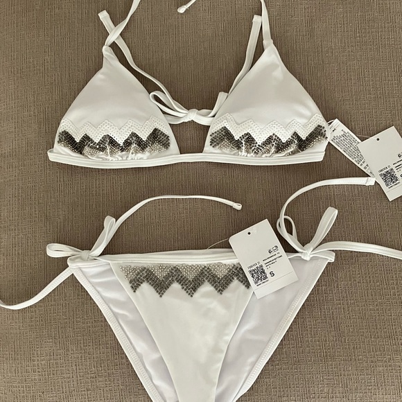 Never Worn White Chevron Bikini - Picture 2 of 6